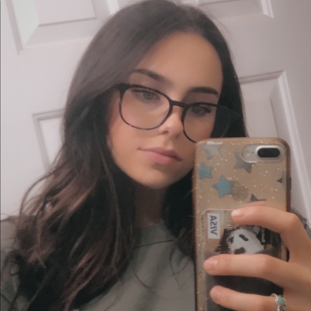Meet your Posher, Alexandra